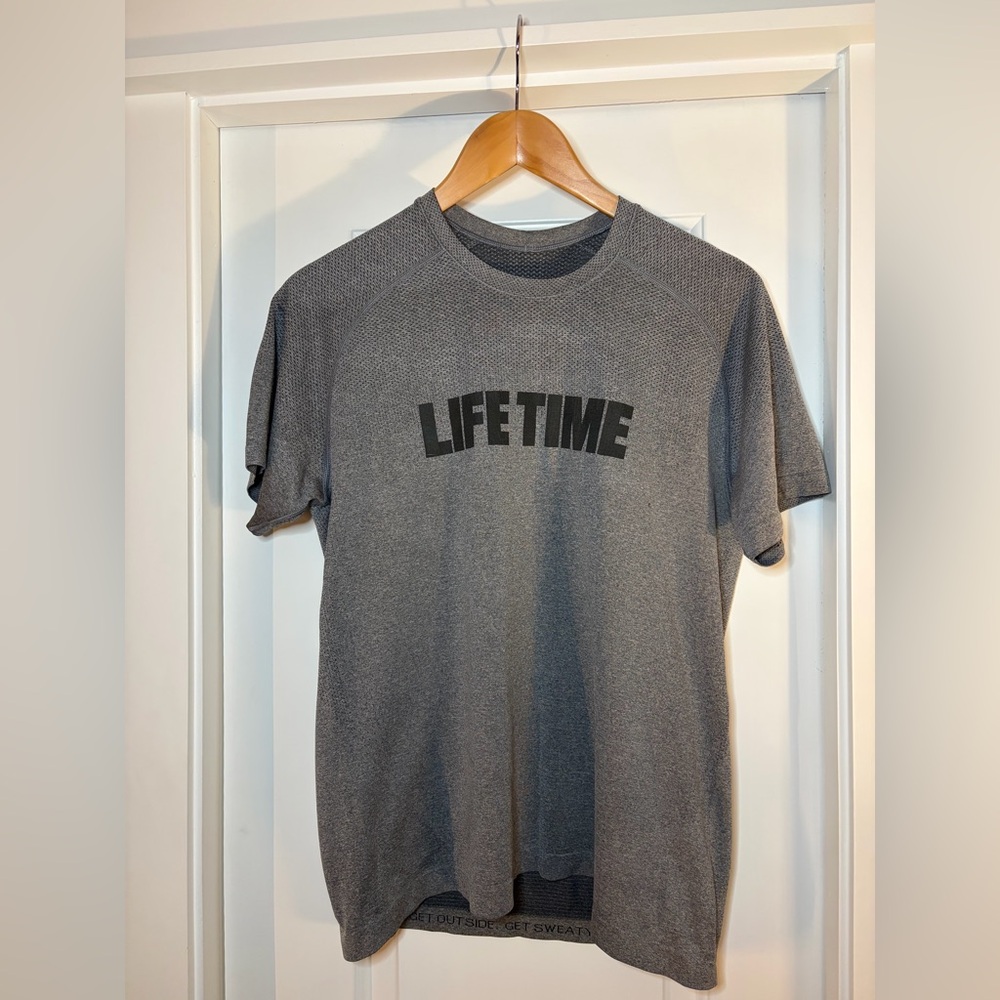 Lululemon Men’s Metal Vent Tech Tee – Medium – Lifetime Logo